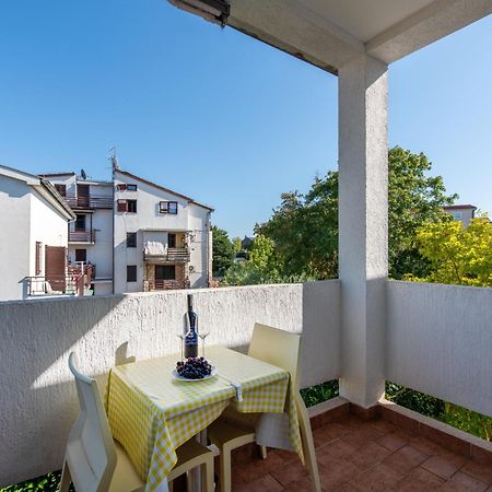 Apartments Villa Falcon Funtana Extérieur photo