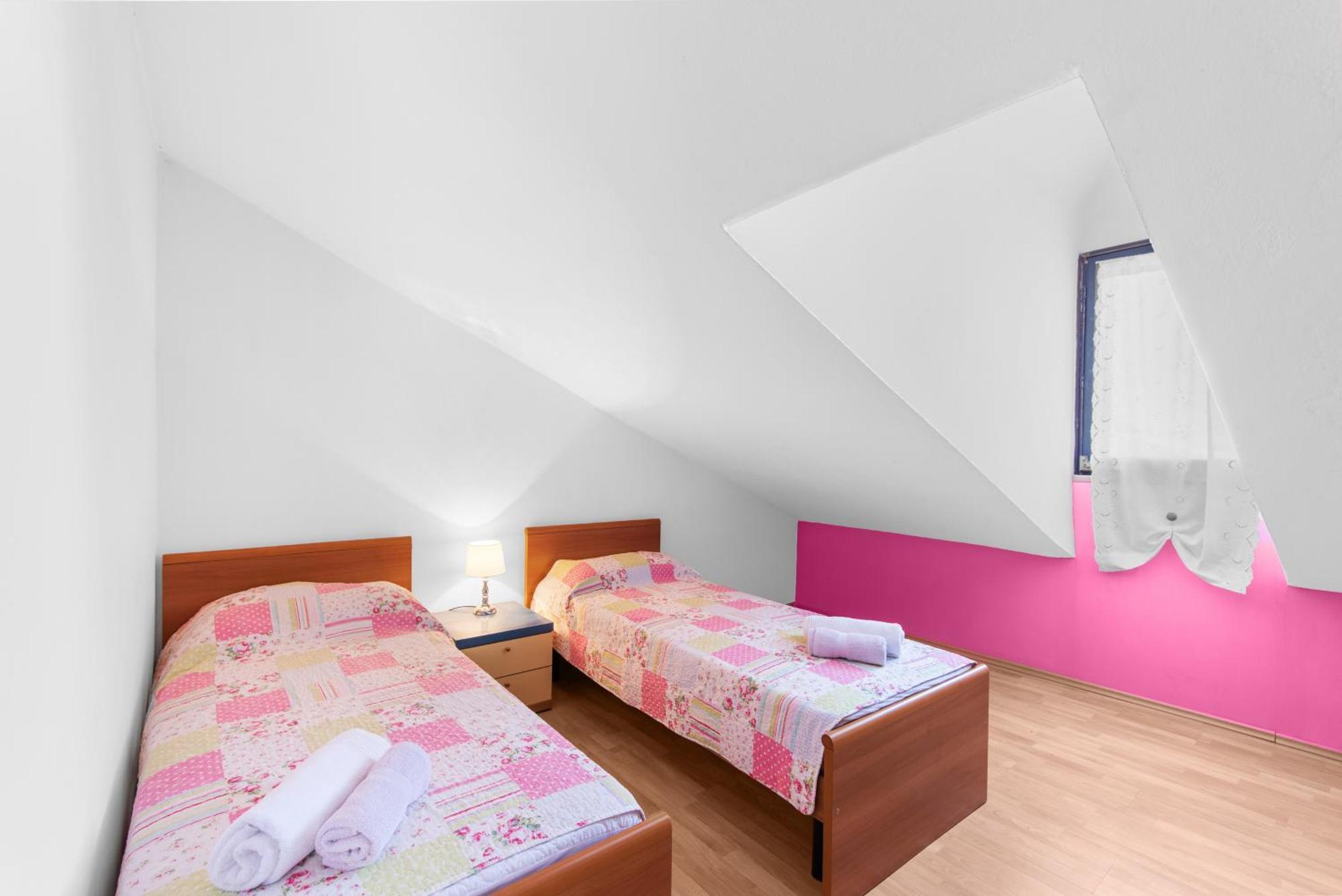 Apartments Villa Falcon Funtana Extérieur photo