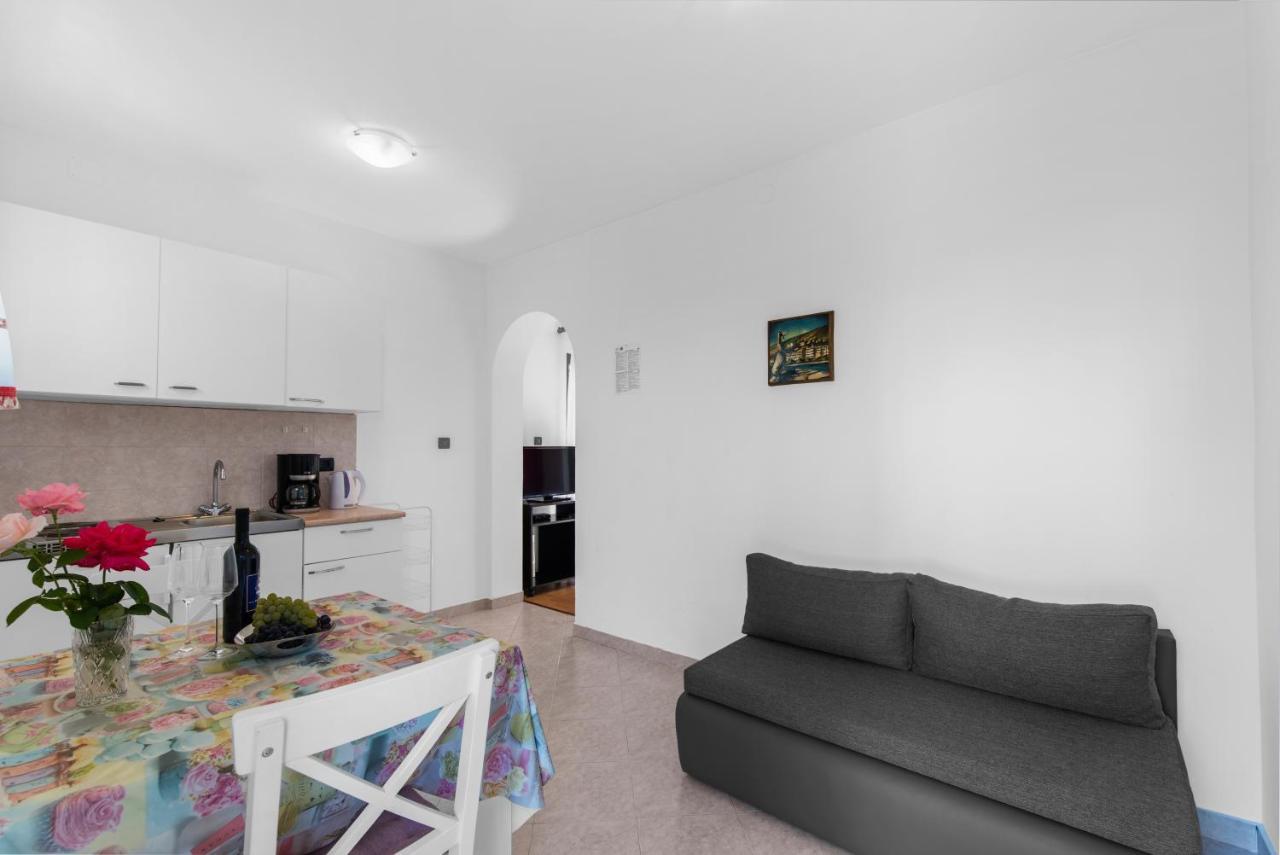 Apartments Villa Falcon Funtana Extérieur photo
