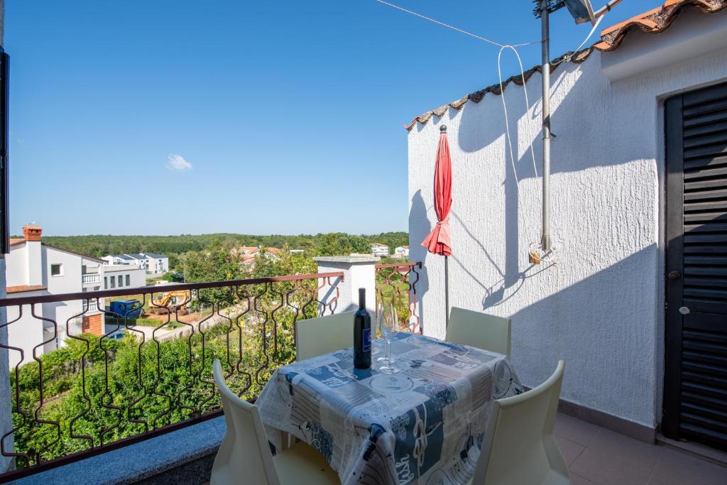 Apartments Villa Falcon Funtana Extérieur photo
