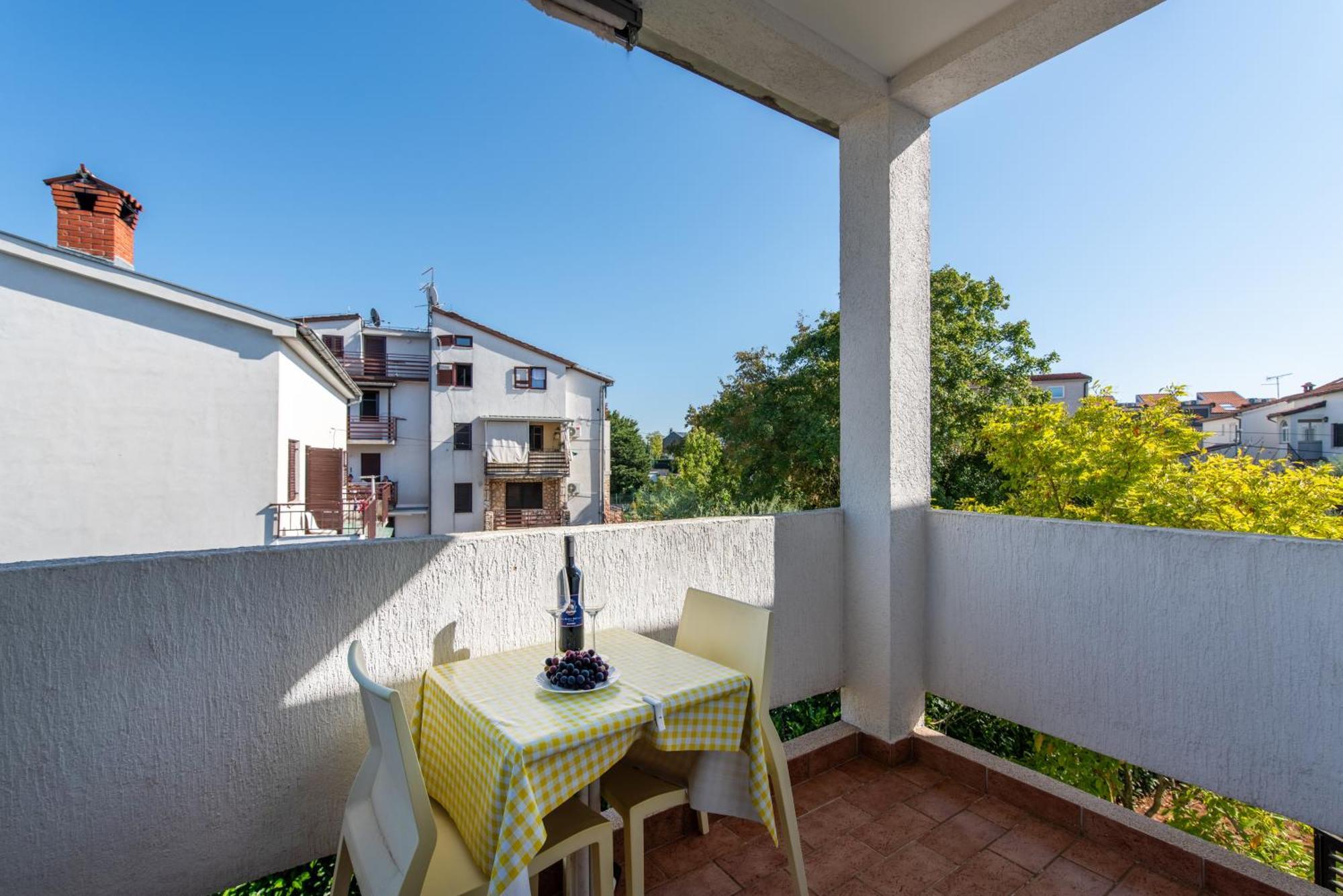 Apartments Villa Falcon Funtana Extérieur photo