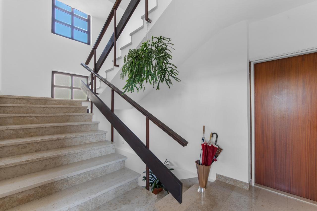 Apartments Villa Falcon Funtana Extérieur photo