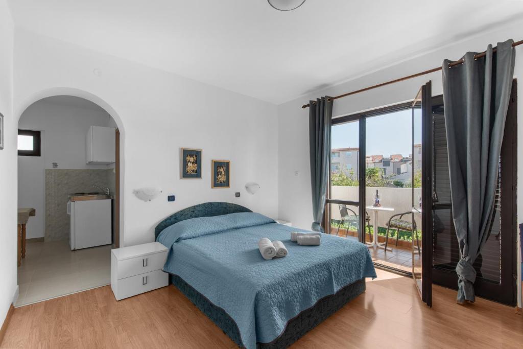 Apartments Villa Falcon Funtana Extérieur photo