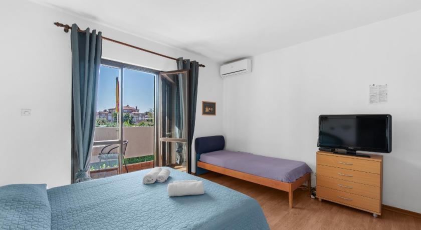 Apartments Villa Falcon Funtana Extérieur photo