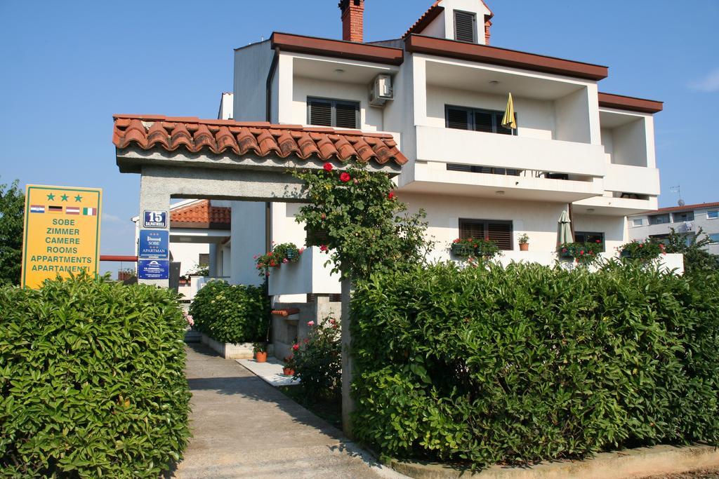 Apartments Villa Falcon Funtana Extérieur photo